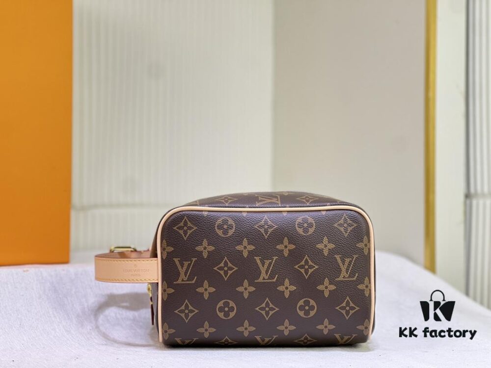 Exclusive Real Photo M83113 Black Flower M83112 Aged Flower Brand New Locker Dopp Kit