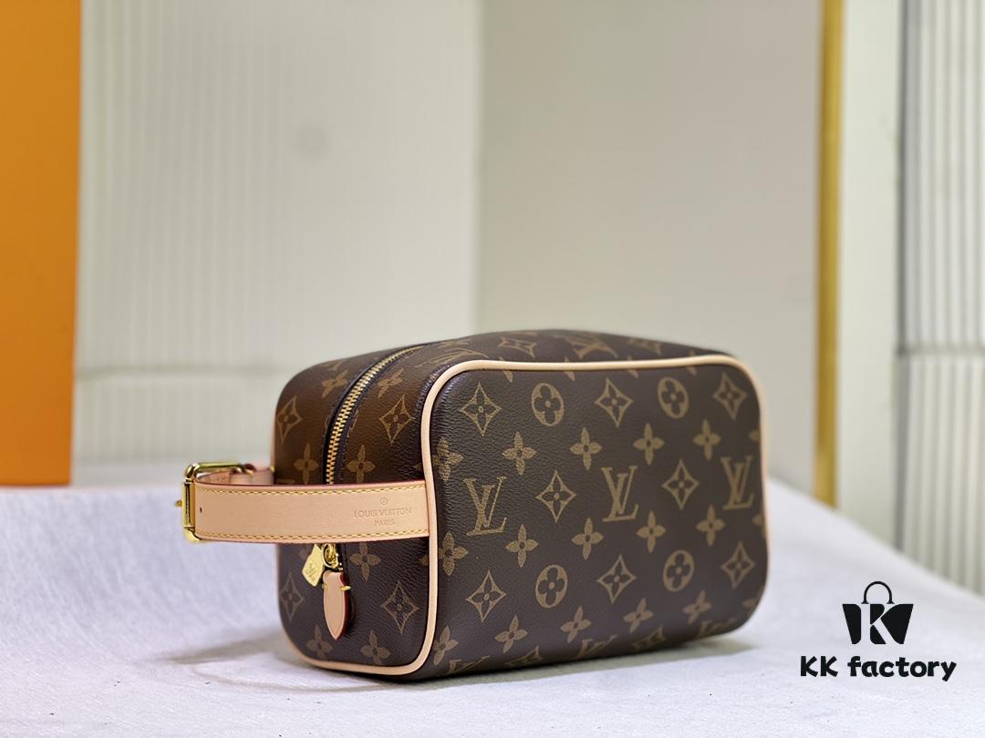 Exclusive Real Photo M83113 Black Flower M83112 Aged Flower Brand New Locker Dopp Kit