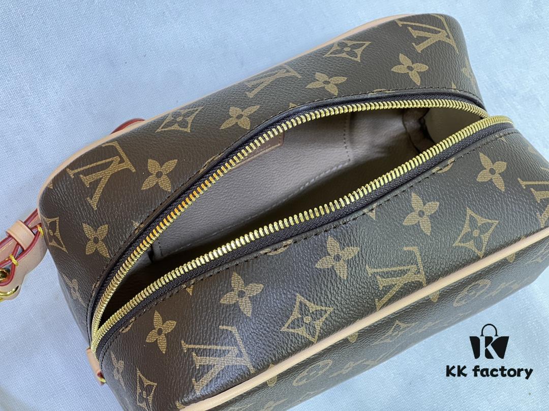 Exclusive Real Photo M83113 Black Flower M83112 Aged Flower Brand New Locker Dopp Kit