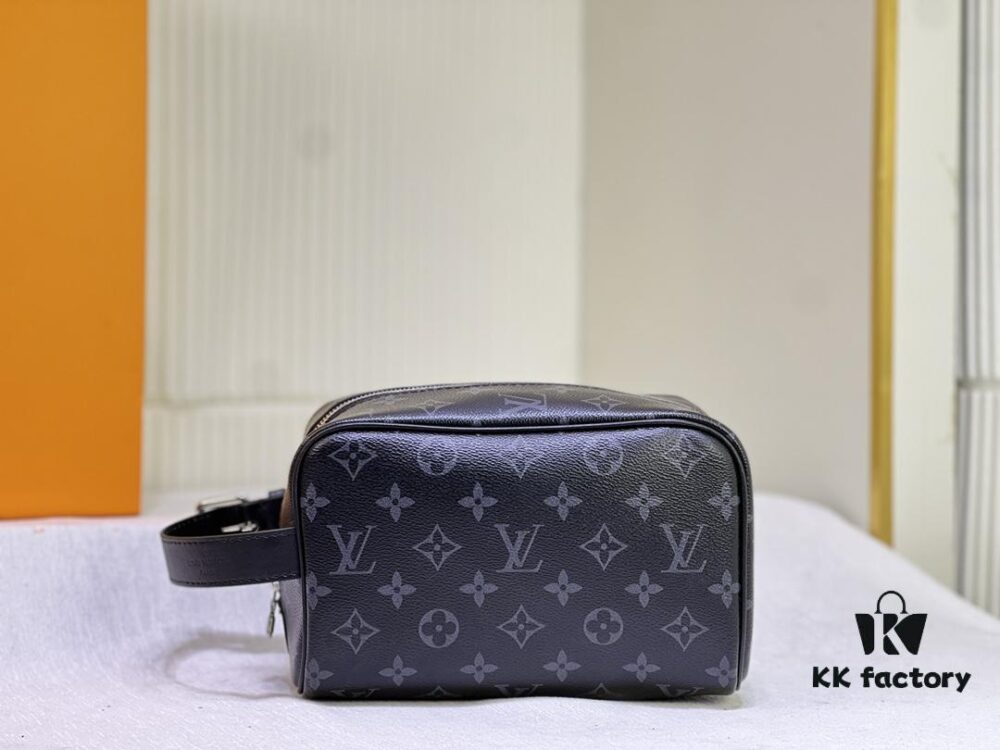 Exclusive Real Shot M83113 Black Flower M83112 Aged Flower Brand New Locker Dopp Kit