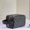 Exclusive Real Shot M83113 Black Flower M83112 Aged Flower Brand New Locker Dopp Kit