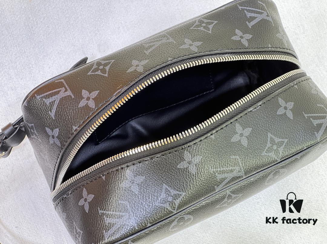 Exclusive Real Shot M83113 Black Flower M83112 Aged Flower Brand New Locker Dopp Kit