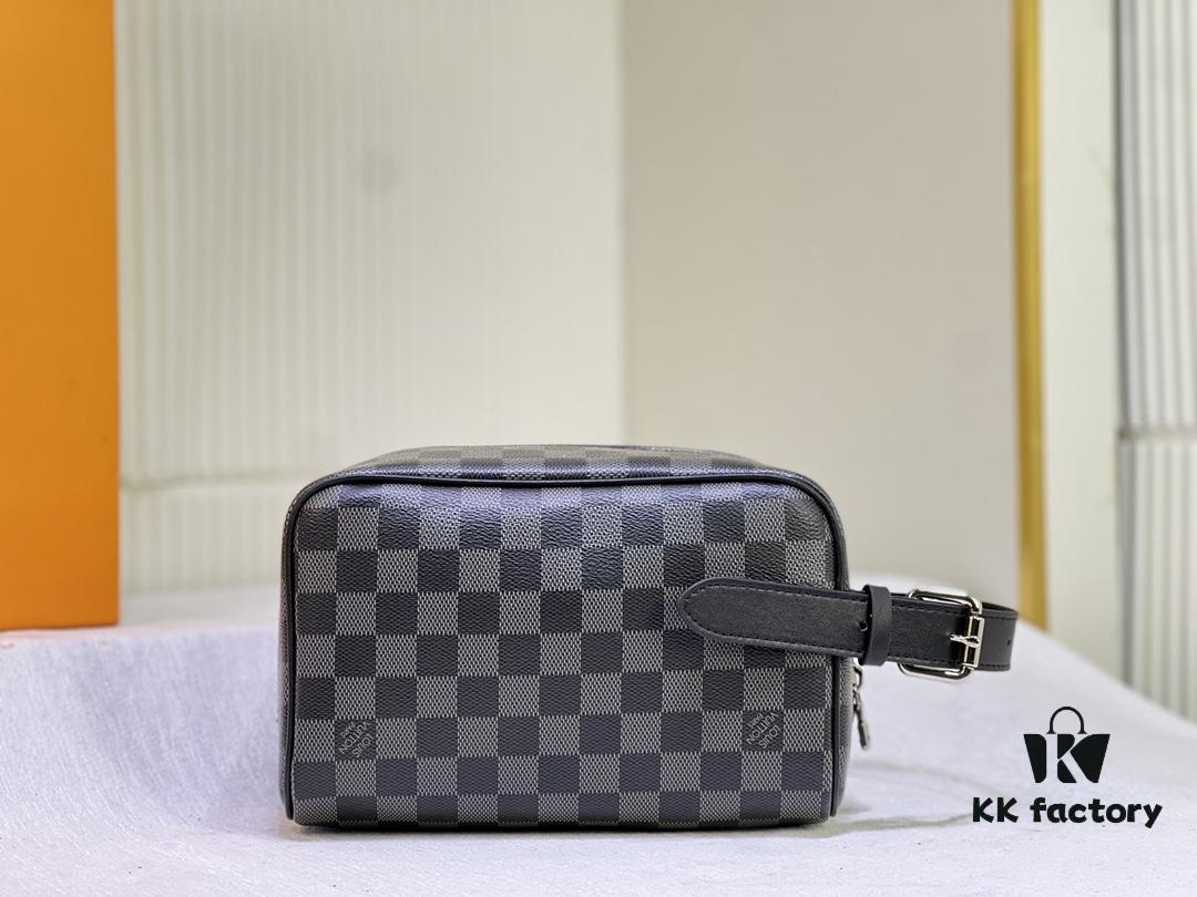 Exclusive Real Photo M83113 Black Flower M83112 Aged Flower Brand New Locker Dopp Kit