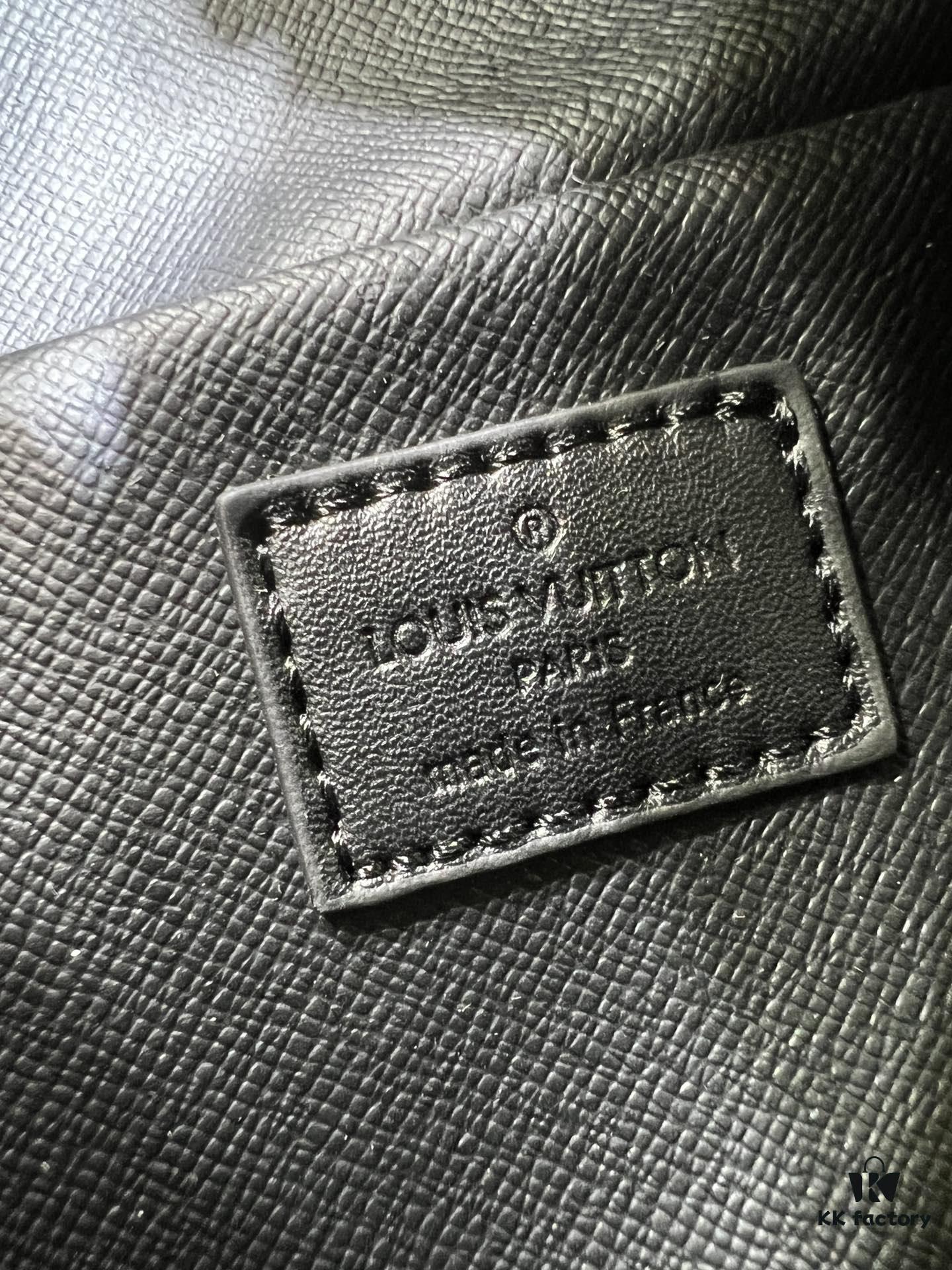 Exclusive Real Shot M83113 Black Flower M83112 Aged Flower Brand New Locker Dopp Kit