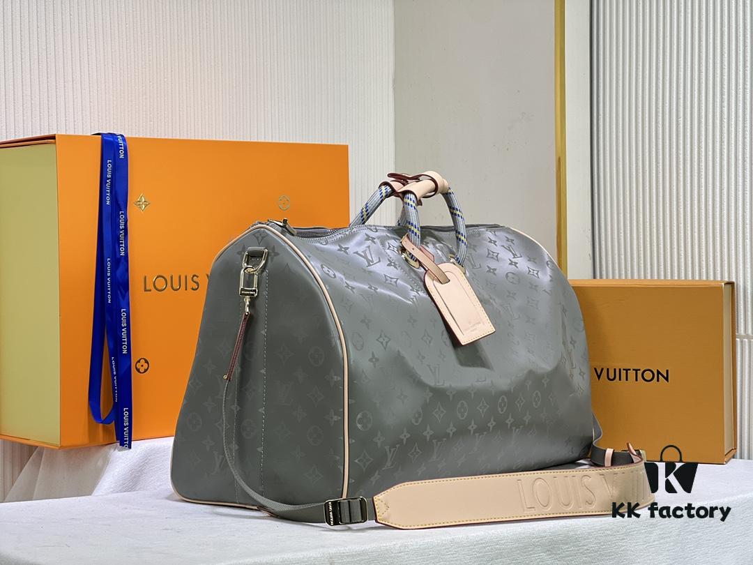New Arrival 😍😍 High-End Quality 👍 Original Keepall 50 Travel Duffel Bag, Special Edition Design Inspired by the 2018-19 Men's Fashion Show. Grey Monogram Titanium Canvas Body with Natural Cowhide Trims, Textile Handles and Detachable Leather Shoulder Strap Embossed with Louis Vuitton Logo. Model No.: 43886 43885 Size: 50x29x23