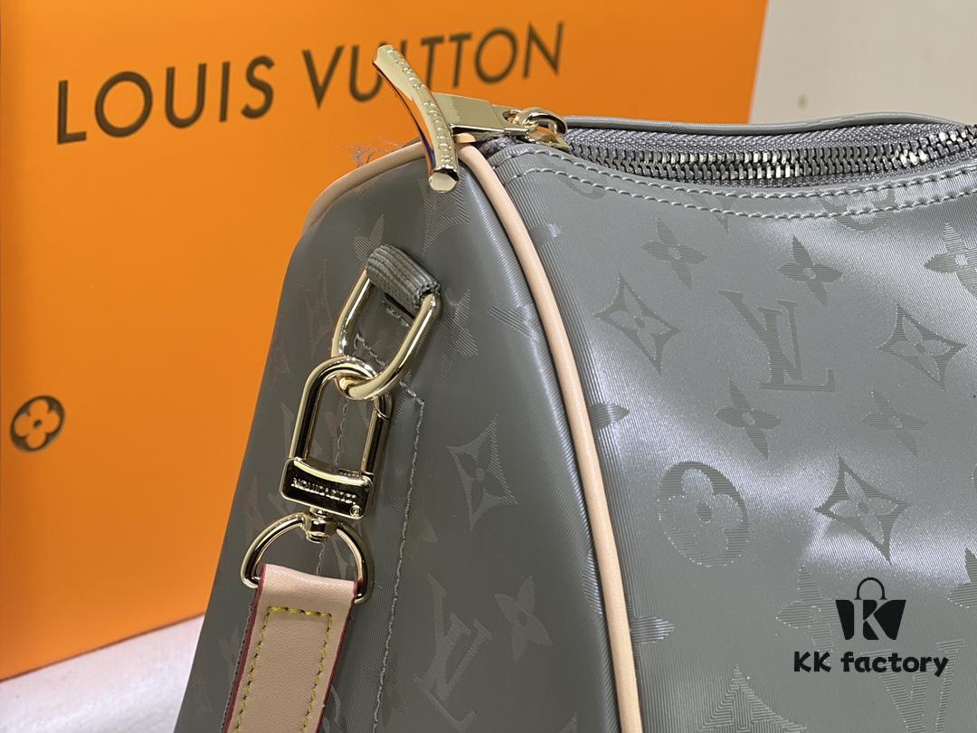 New Arrival 😍😍 High-End Quality 👍 Original Keepall 50 Travel Duffel Bag, Special Edition Design Inspired by the 2018-19 Men's Fashion Show. Grey Monogram Titanium Canvas Body with Natural Cowhide Trims, Textile Handles and Detachable Leather Shoulder Strap Embossed with Louis Vuitton Logo. Model No.: 43886 43885 Size: 50x29x23