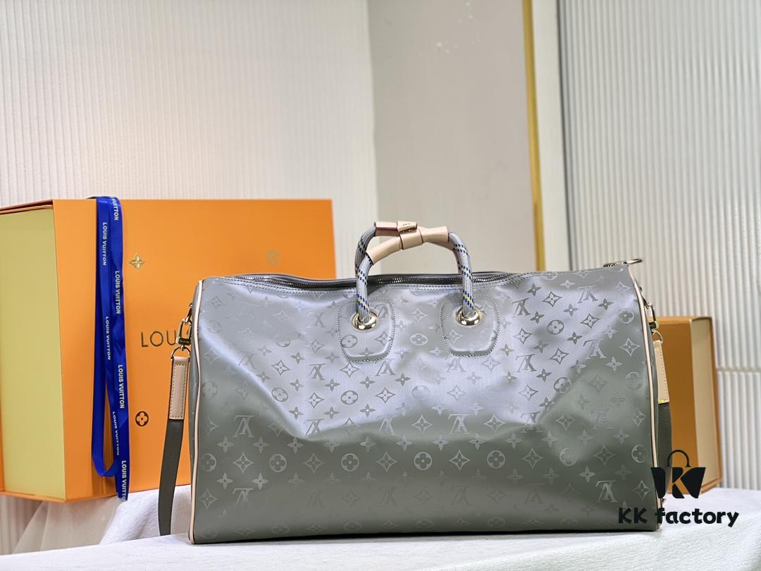 New Arrival 😍😍 High-End Quality 👍 Original Keepall 50 Travel Duffel Bag, Special Edition Design Inspired by the 2018-19 Men's Fashion Show. Grey Monogram Titanium Canvas Body with Natural Cowhide Trims, Textile Handles and Detachable Leather Shoulder Strap Embossed with Louis Vuitton Logo. Model No.: 43886 43885 Size: 50x29x23