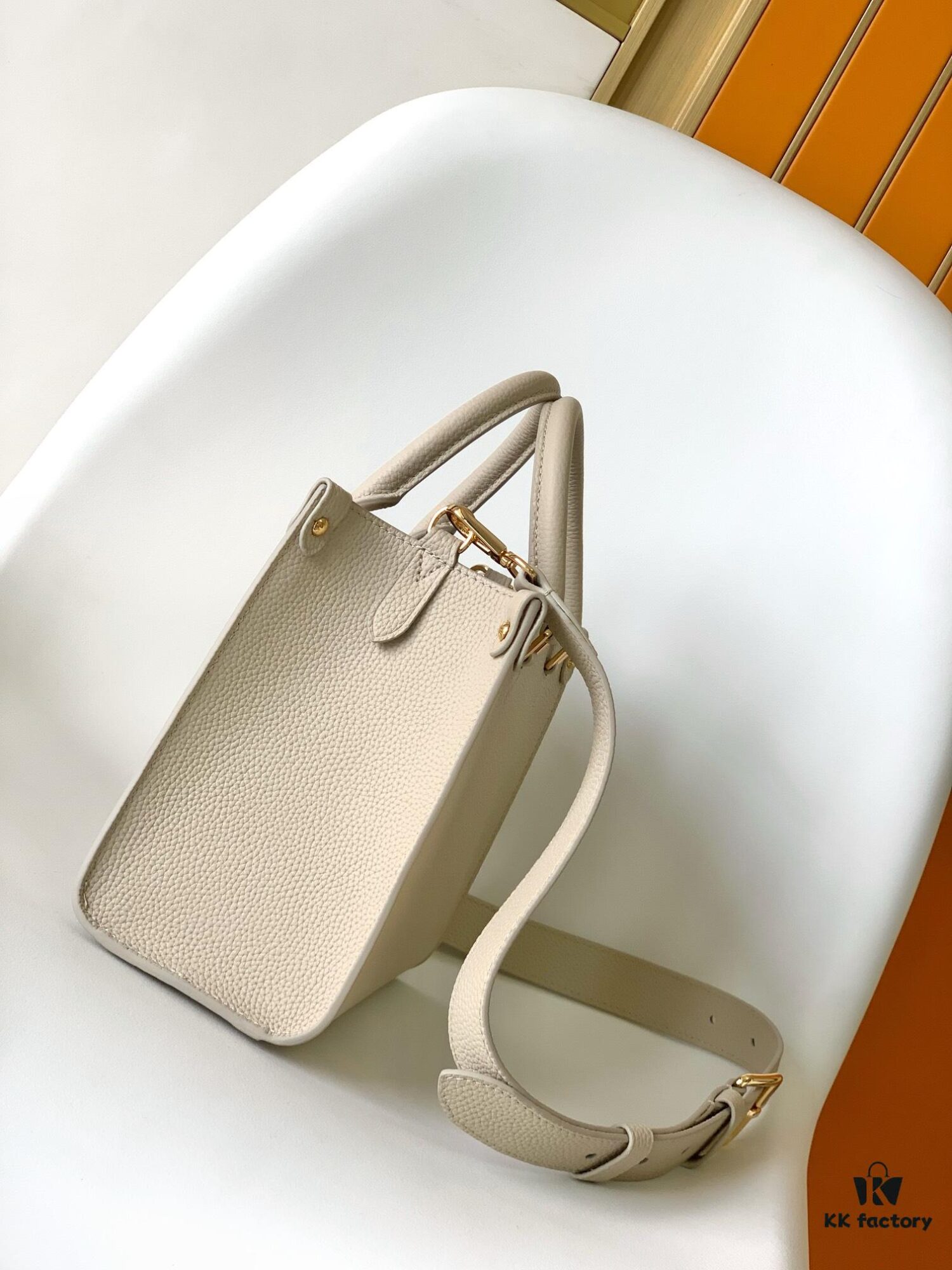 M23437 Beige M22311 Black M23637 Off-White Top-Quality Original Surplus Lock & Go Handbag