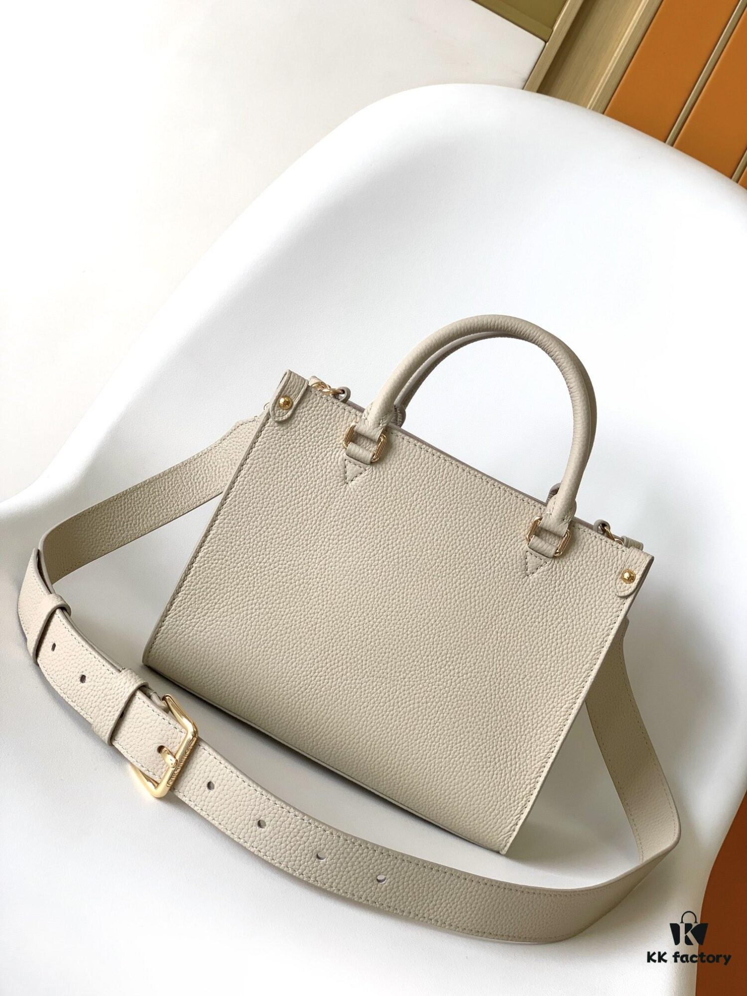 M23437 Beige M22311 Black M23637 Off-White Top-Quality Original Surplus Lock & Go Handbag