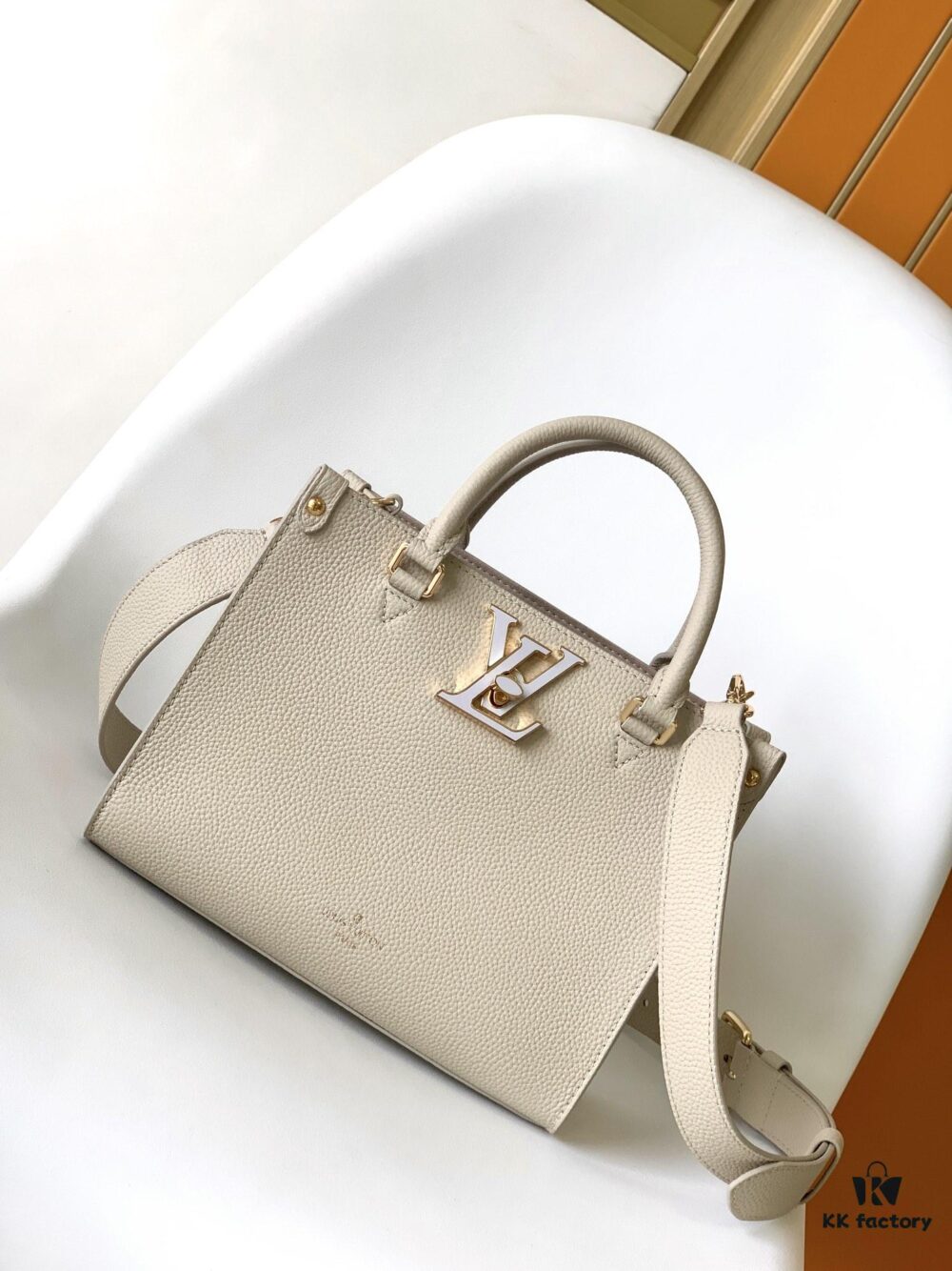 M23437 Beige M22311 Black M23637 Off-White Top-Quality Original Surplus Lock & Go Handbag