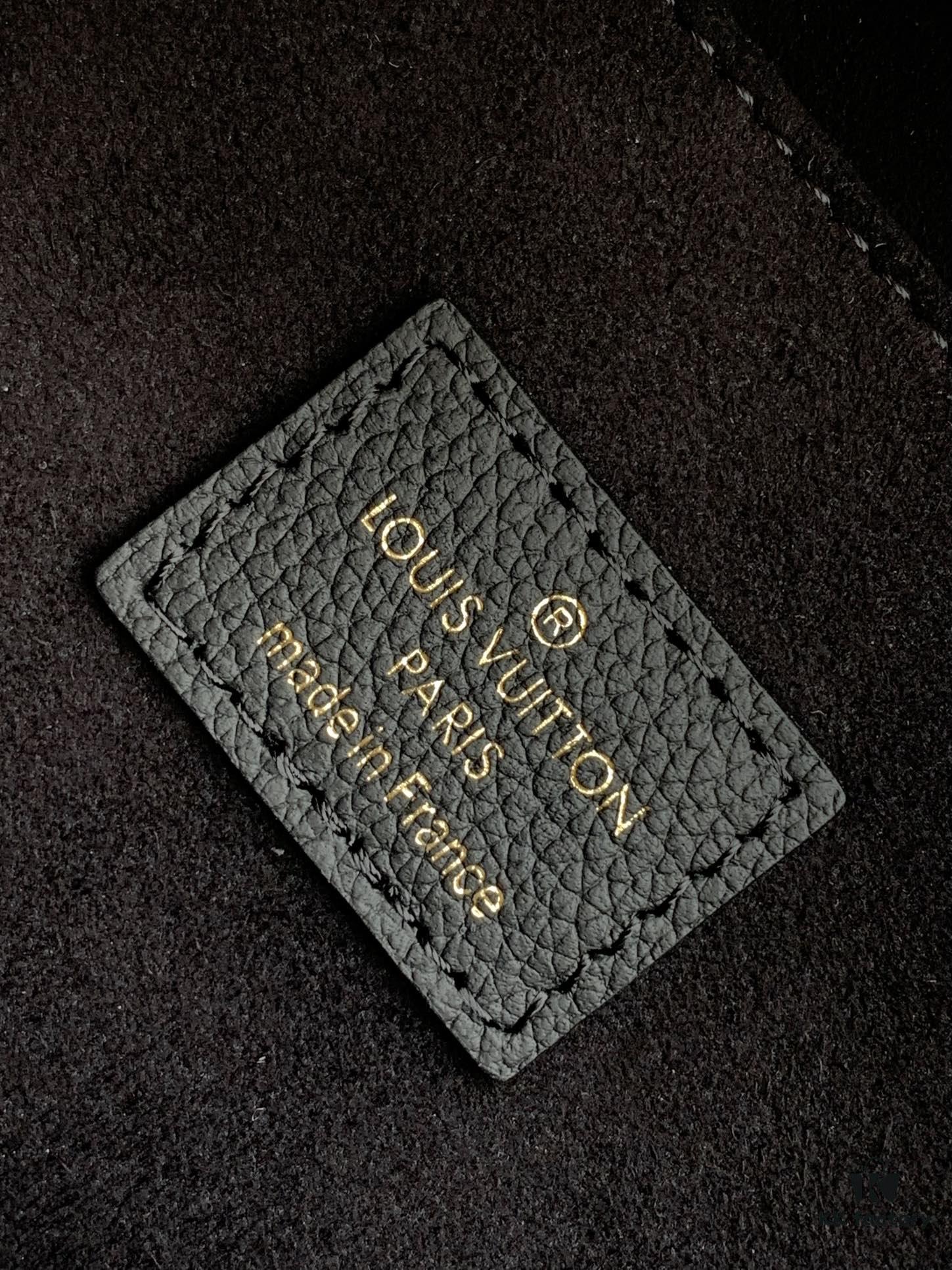 M23437 Beige M22311 Black M23637 Off-White Top Quality Original Order This Lock & Go Bag Conveys Fashion Style with Stylish Design and Exquisite Details