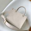 M23437 Beige M22311 Black M23637 Off-White Top-Quality Original Order This Lock & Go Handbag Conveys Fashion Trends with Stylish Design and Exquisite Details