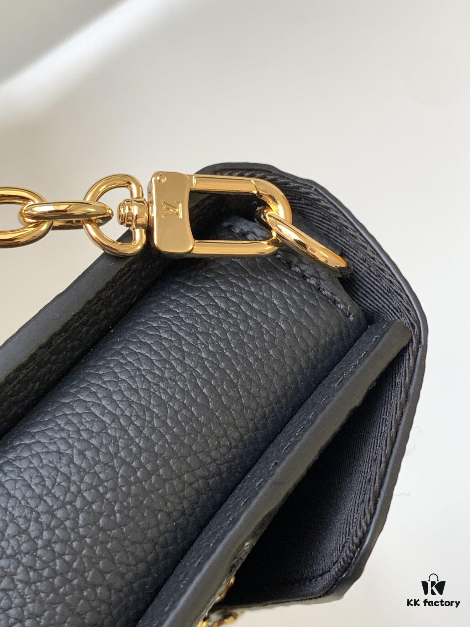 Wallet On Chain Metis Chain Bag in Black M82637 and White M82836