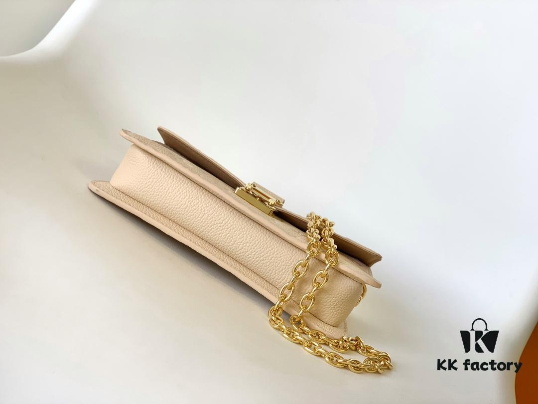 Wallet On Chain Metis Chain Bag in Grainy Mjs Monogram Empreinte Leather, Black M82637 and White M82836