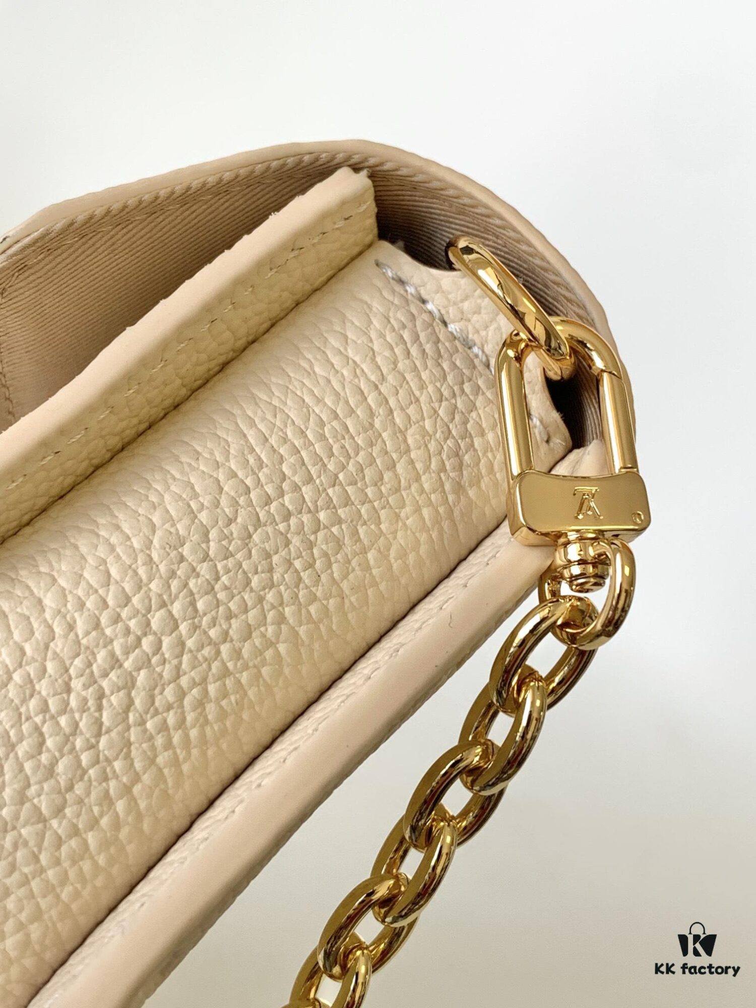 Wallet On Chain Metis Chain Bag in Grainy Mjs Monogram Empreinte Leather, Black M82637 and White M82836