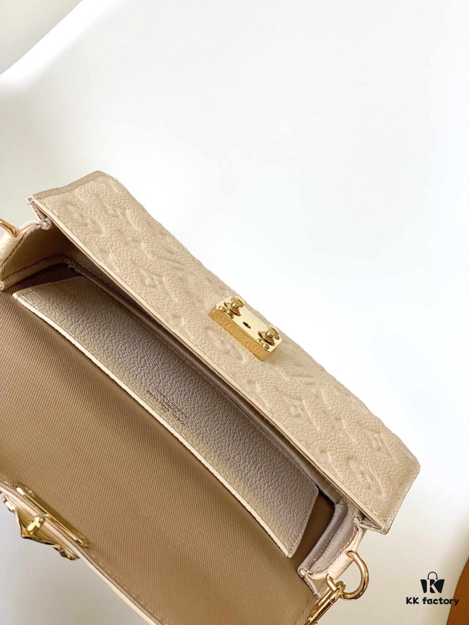 Wallet On Chain Metis Chain Bag in Grainy Mjs Monogram Empreinte Leather, Black M82637 and White M82836