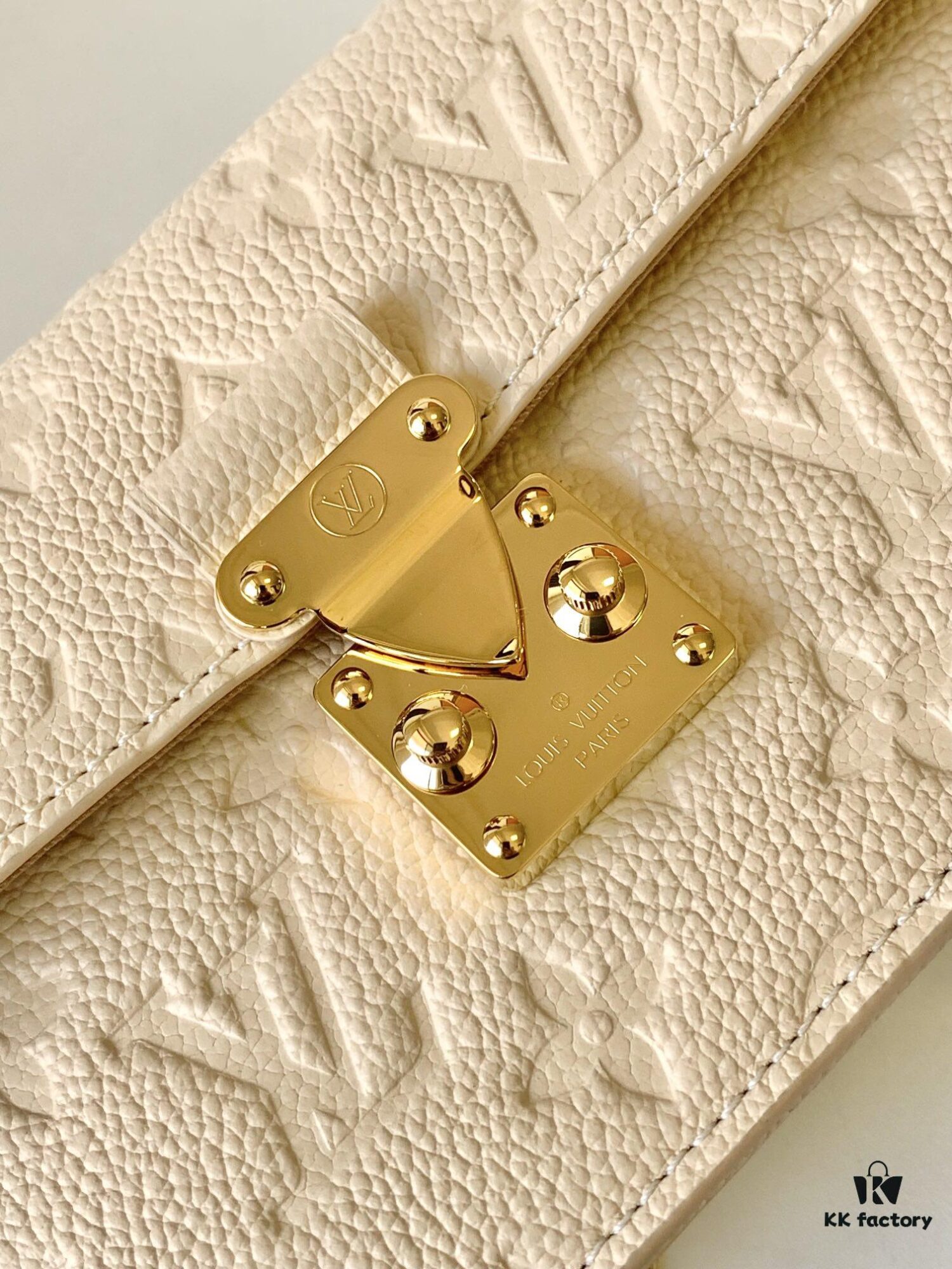 Wallet On Chain Metis Chain Bag in Grainy Mjs Monogram Empreinte Leather, Black M82637 and White M82836