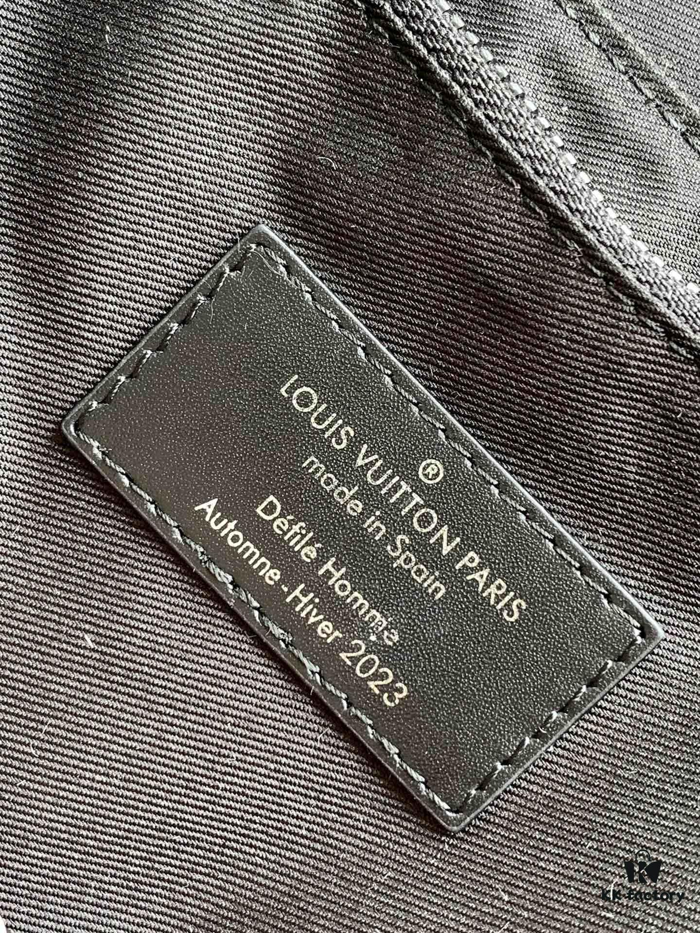 69305da3f09edb6de4c4ffe4 Top Quality Original Order M46685 Black Flower Men's Mailbag Montsouris Messenger Bag