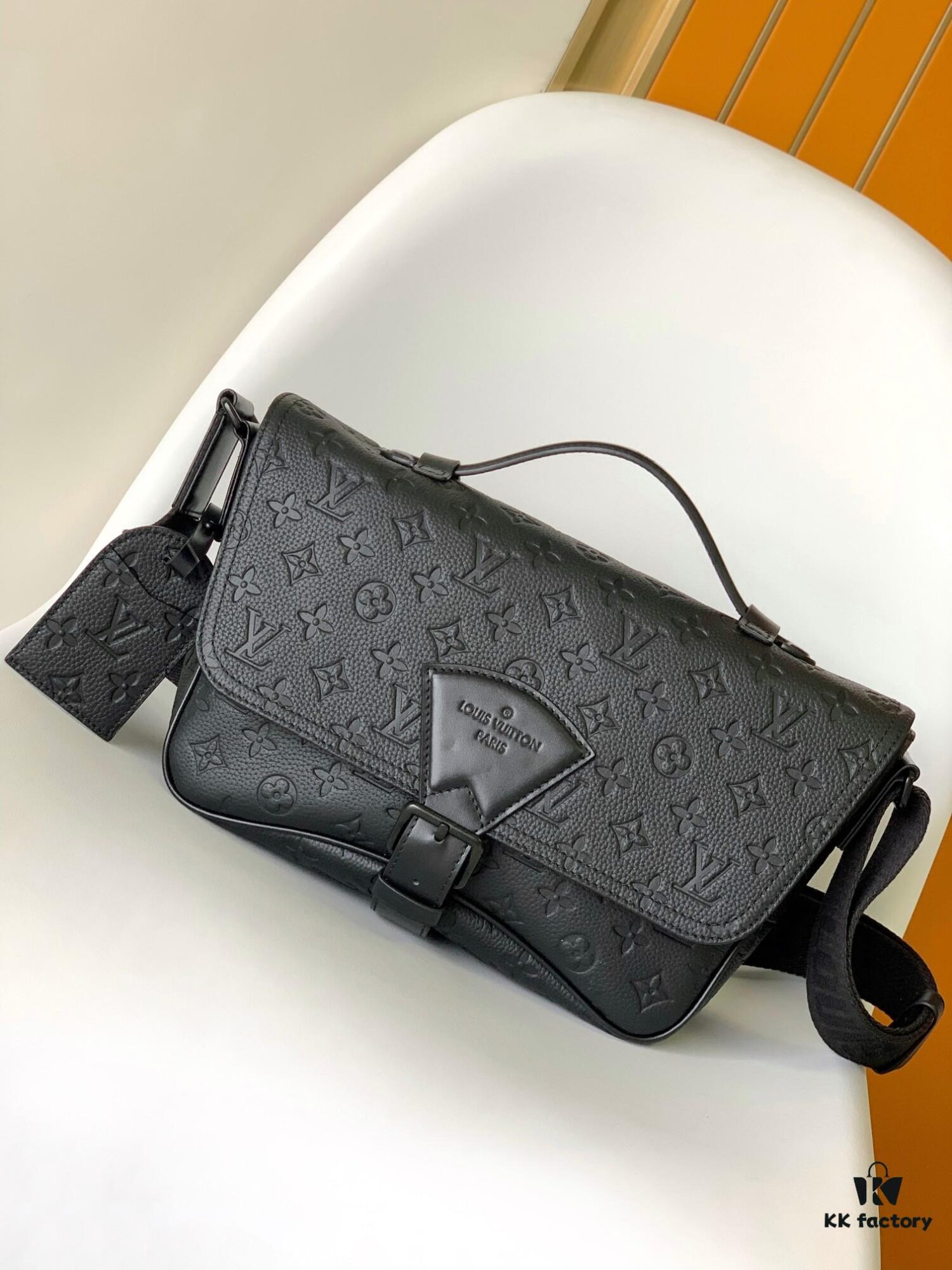 69305da5f09edb6de4c4ffe7 Top Quality Original Order M46685 Embossed M46685 Black Flower Men's Mailbag Montsouris Messenger Bag