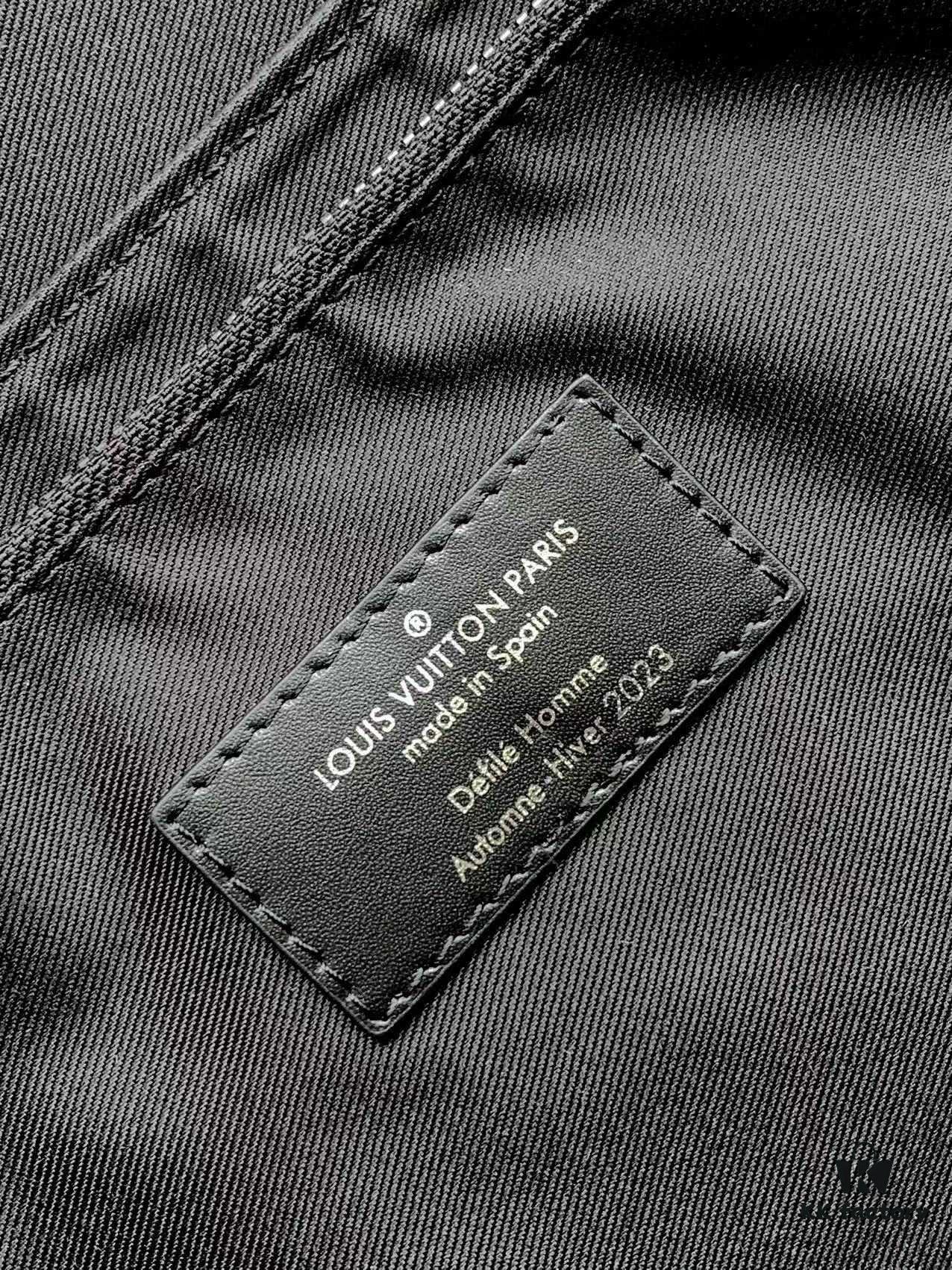 69305daaf09edb6de4c4ffee Top Quality Original Order M46685 Embossed M46685 Black Flower Men's Mailbag Montsouris Messenger Bag