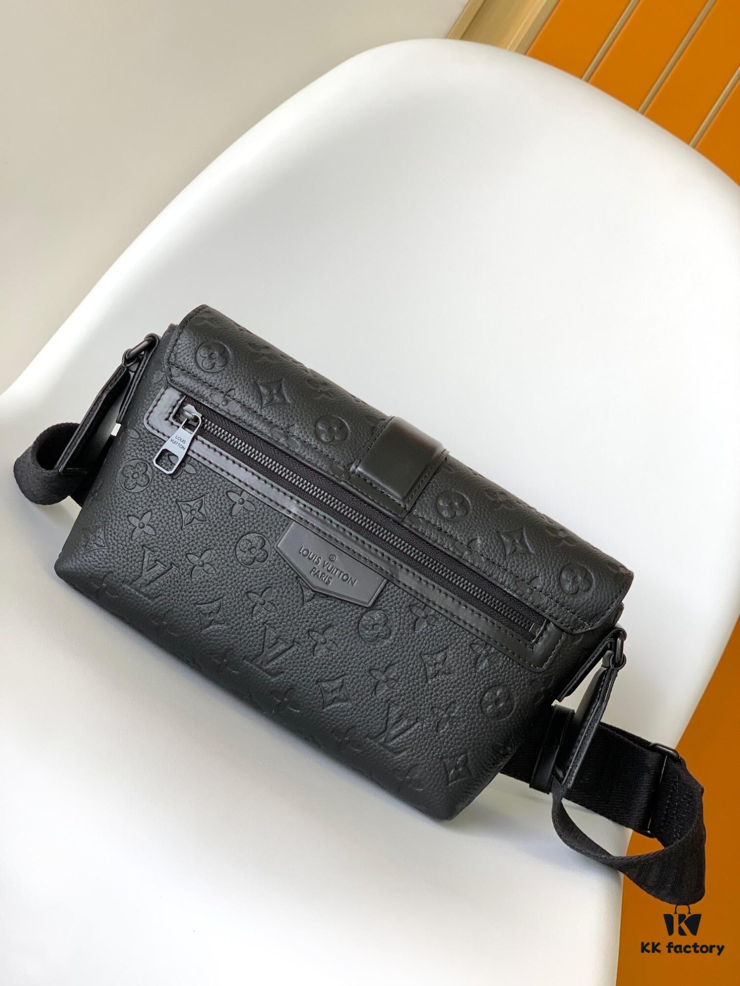 Top-tier Original Order M46794 Black Flower M23741 Embossed S-Cape Messenger Bag