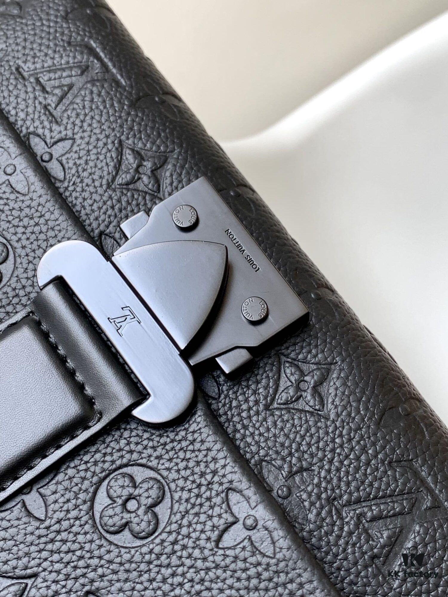 Top-tier Original Order M46794 Black Flower M23741 Embossed S-Cape Messenger Bag