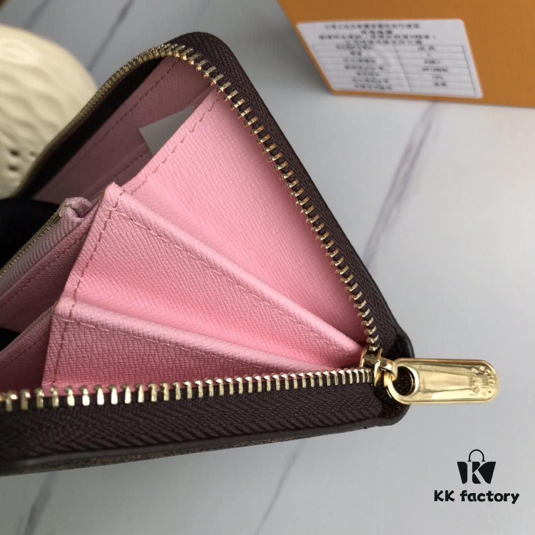 M60017 Interior Colorway Zippy Wallet