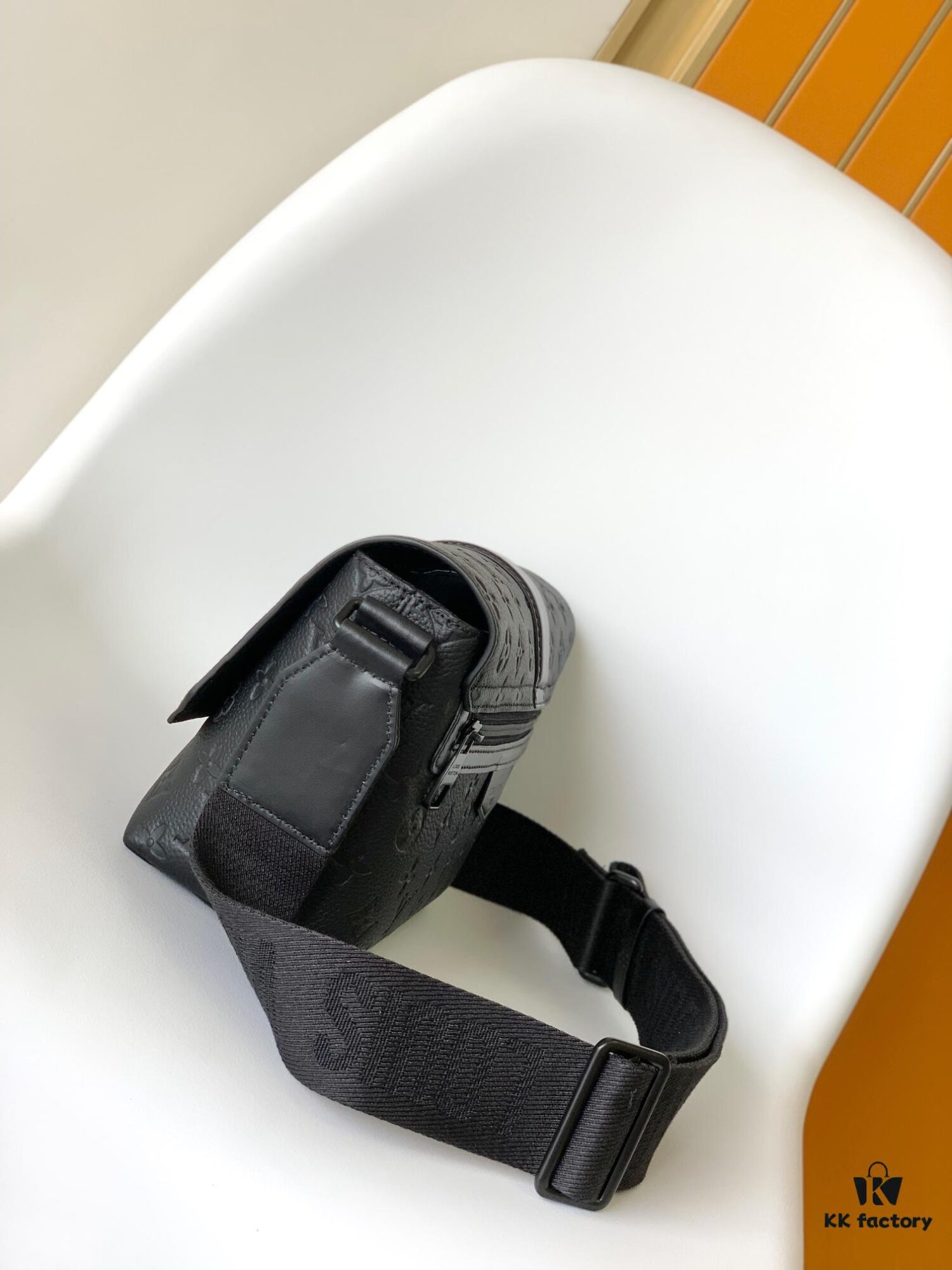 Top-tier Original Order M46794 Black Flower M23741 Embossed S-Cape Messenger Bag