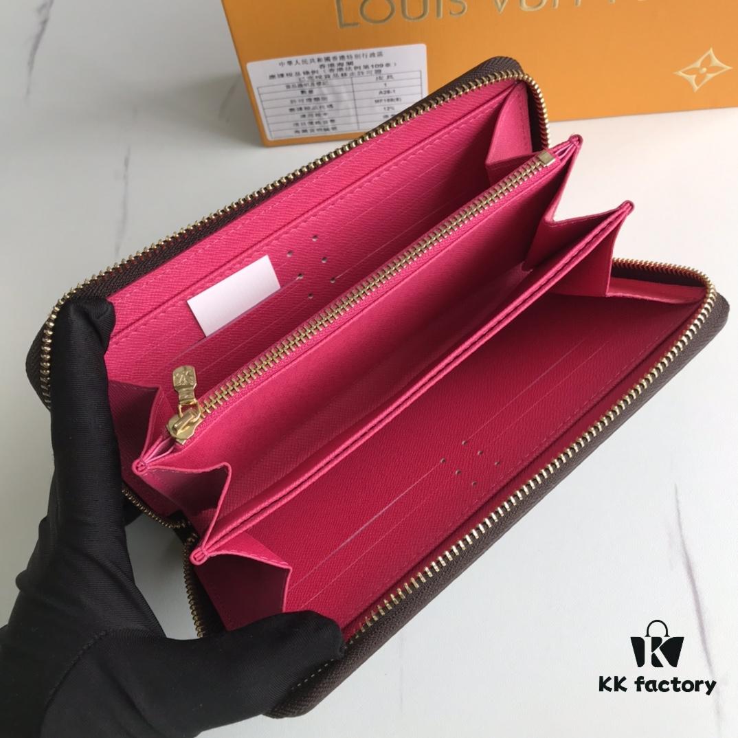 M60017 Interior Colorway Zippy Wallet