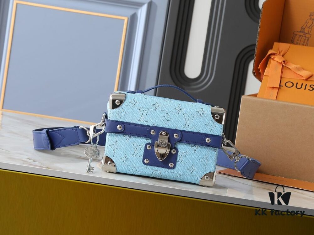 Upgraded Original M15035 Orchid M13871 Embossed Black M11743 Black Flower M11516 Black M11535 Vintage Flower M12686 This Soul Trunk Handbag, Crafted by Pharrell Williams, Features a Textured Grain Finish in Durable LV Colorado Calfskin