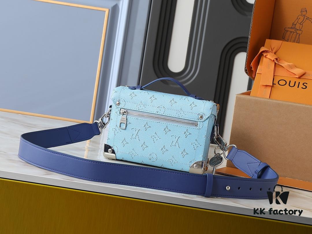 Upgraded Original M15035 Orchid M13871 Embossed Black M11743 Black Flower M11516 Black M11535 Vintage Flower M12686 This Soul Trunk Handbag, Crafted by Pharrell Williams, Features a Textured Grain Finish in Durable LV Colorado Calfskin