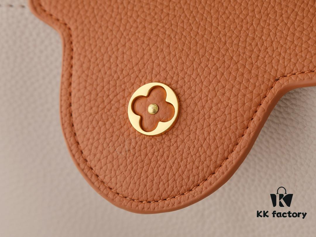 Guangzhou Goods Upgrade Original Version M12956 M12952 M14176 This Mini Capucines Bag Features Luxurious Taurillon Cowhide Leather in a Refined Seasonal Hue, Accentuated with Shining Metal Hardware and the LV Initials as a Signature Detail. The Flap Can Be Worn Externally or Tucked Inside to Reveal a Well-Organized Interior, While the Zippered Pocket Offers Secure Storage for Valuables. The Detachable and Adjustable Shoulder Strap Allows for Versatile Carrying Options. Dimensions: 27.0 x 17.3 x 9.0 cm (L x H x W)