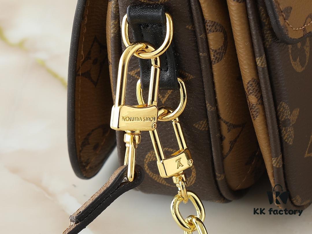 M46279 East West Métis Small Messenger Bag