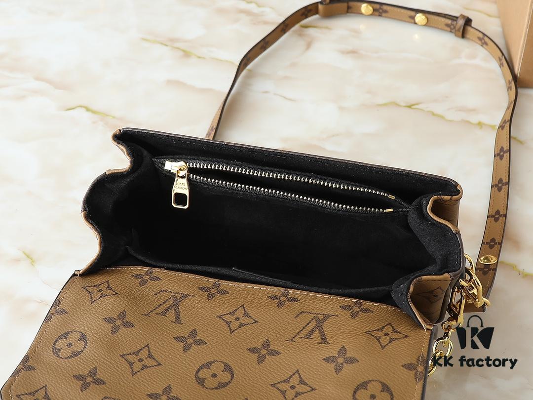 M46279 East West Métis Small Messenger Bag