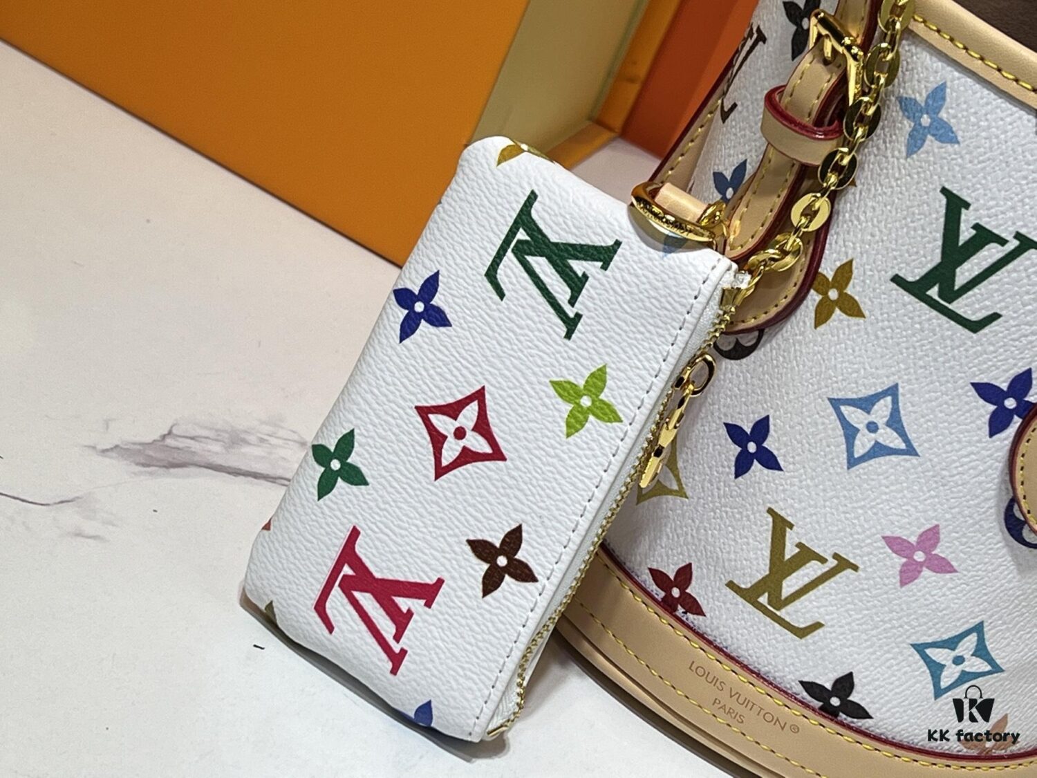 M81489 M13619 Lv➰ Longshang Village White Tricolor Upgrade Nano Bucket Bag