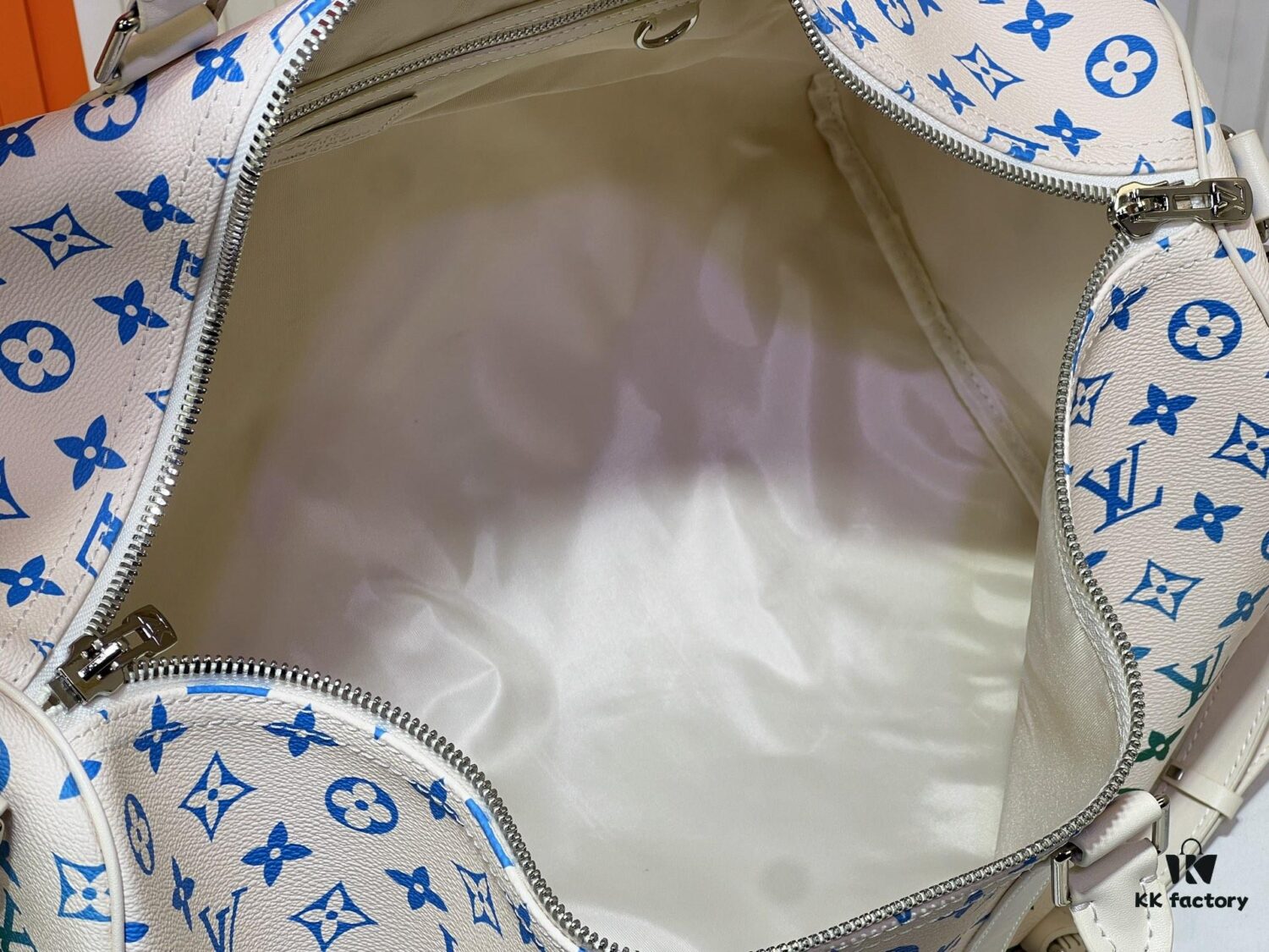 New Arrival M13745 41416 Gradient Tricolor Series LV 2025 Spring/Summer x Takashi Murakami Collaboration