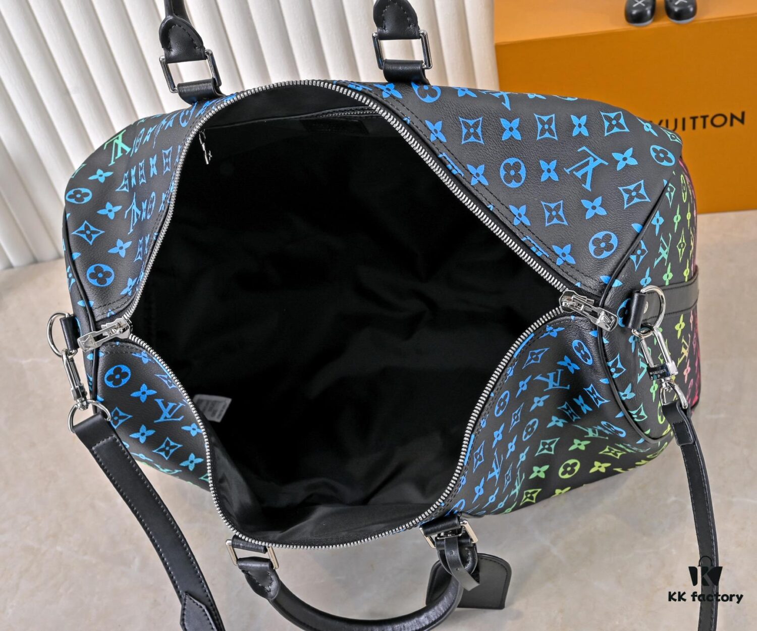 New Arrival M13745 41416 13915 Gradient Tricolor Series LV2025 Spring/Summer Collaboration with Takashi Murakami