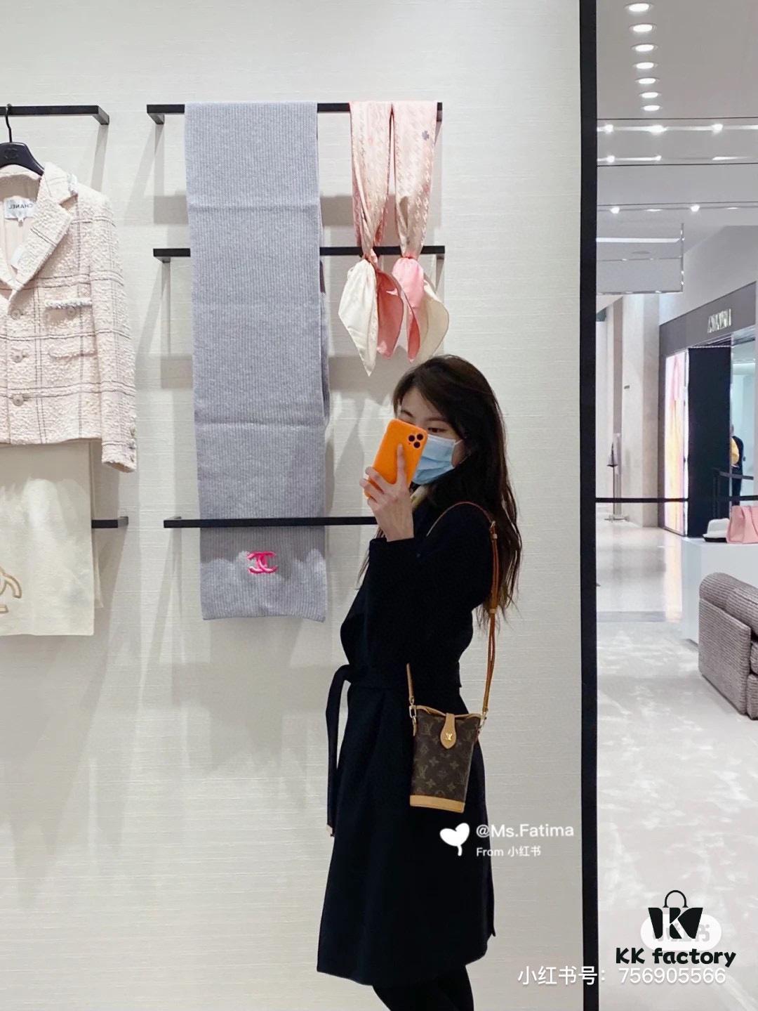 Quality Upgrade 🔥 Exclusive Real-shot M80874 Monogram Vintage Mini Ice Cream Cone Bag 2022 Latest Fold Me Mini Style with Magnetic Clasp Design, Leather Featuring LV Hardware Elements, Compact and Exquisite Unisex Bag