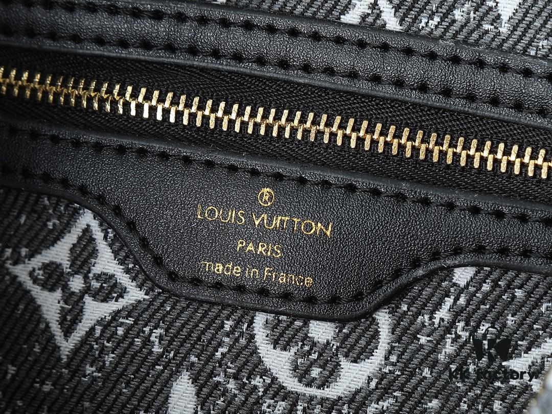 Upgraded Original M46736 M59273 M58947 M21464 M59609 Speedy Bandoulière 25 Handbag, Striking Reappearance in the 2021 Fall Wild at Heart Capsule Collection, Featuring Oversized LV Embossing on Monogram Empreinte Leather, with Detachable Shoulder Strap for Crossbody Wear