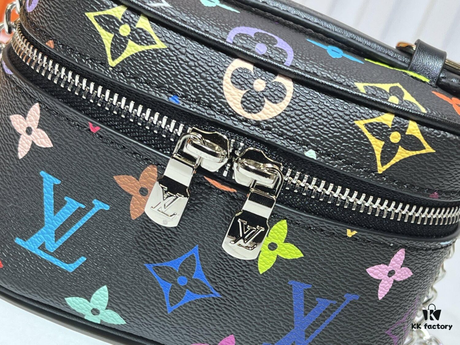 Upgraded Original M13747 M44495 M42265 M44936 M42263 LV Takashi Murakami Nice Mini Nano Cosmetic Pouch Featuring Monogram Print in 33 Vibrant Colors, 2025 LV x Takashi Murakami Collaboration White Tricolor and Black Tricolor Twelve-Section Series, Globally Popular Among Celebrities