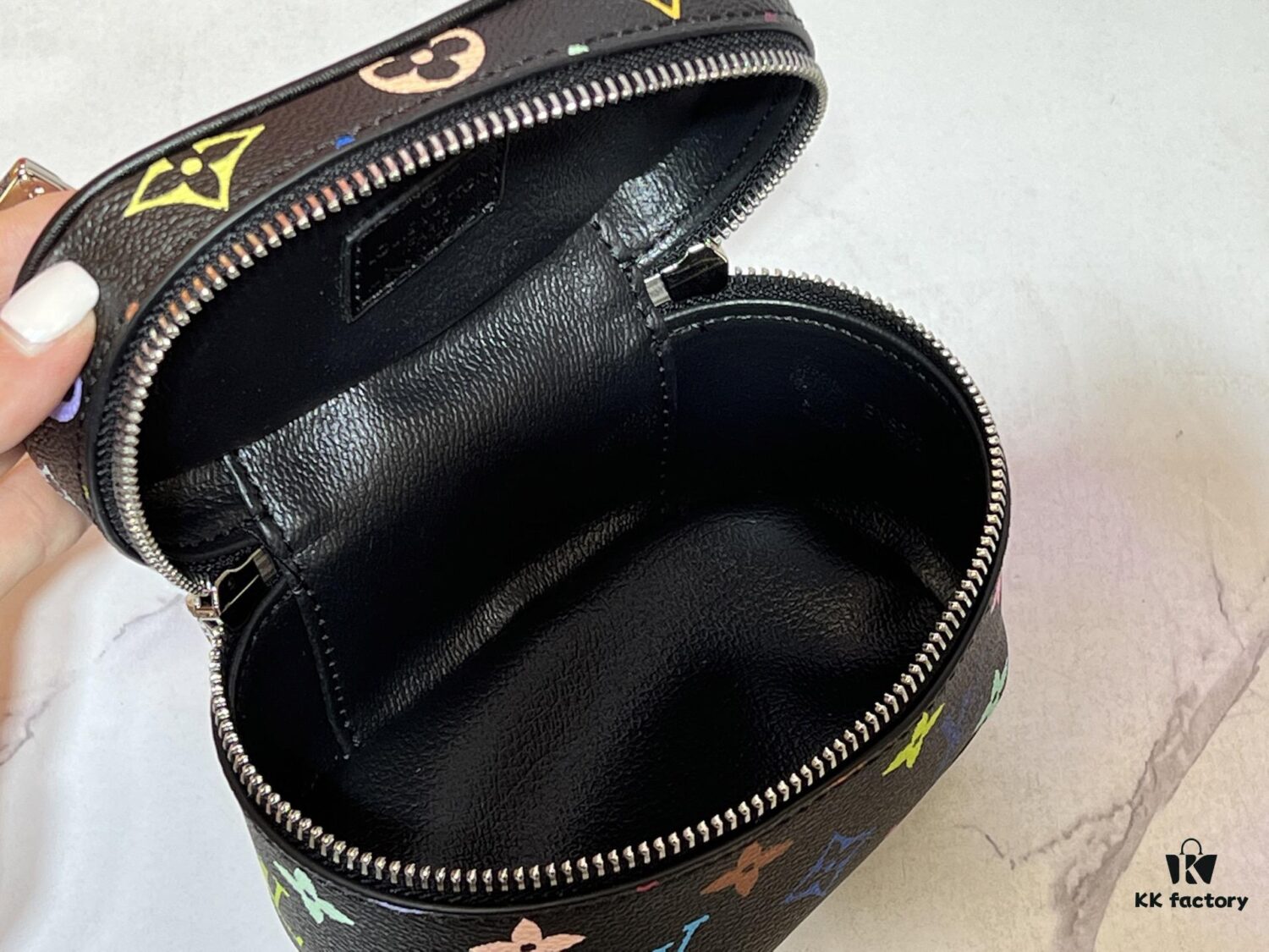 Upgraded Original M13747 M44495 M42265 M44936 M42263 LV Takashi Murakami Nice Mini Nano Cosmetic Pouch Featuring Monogram Print in 33 Vibrant Colors, 2025 LV x Takashi Murakami Collaboration White Tricolor and Black Tricolor Twelve-Section Series, Globally Popular Among Celebrities