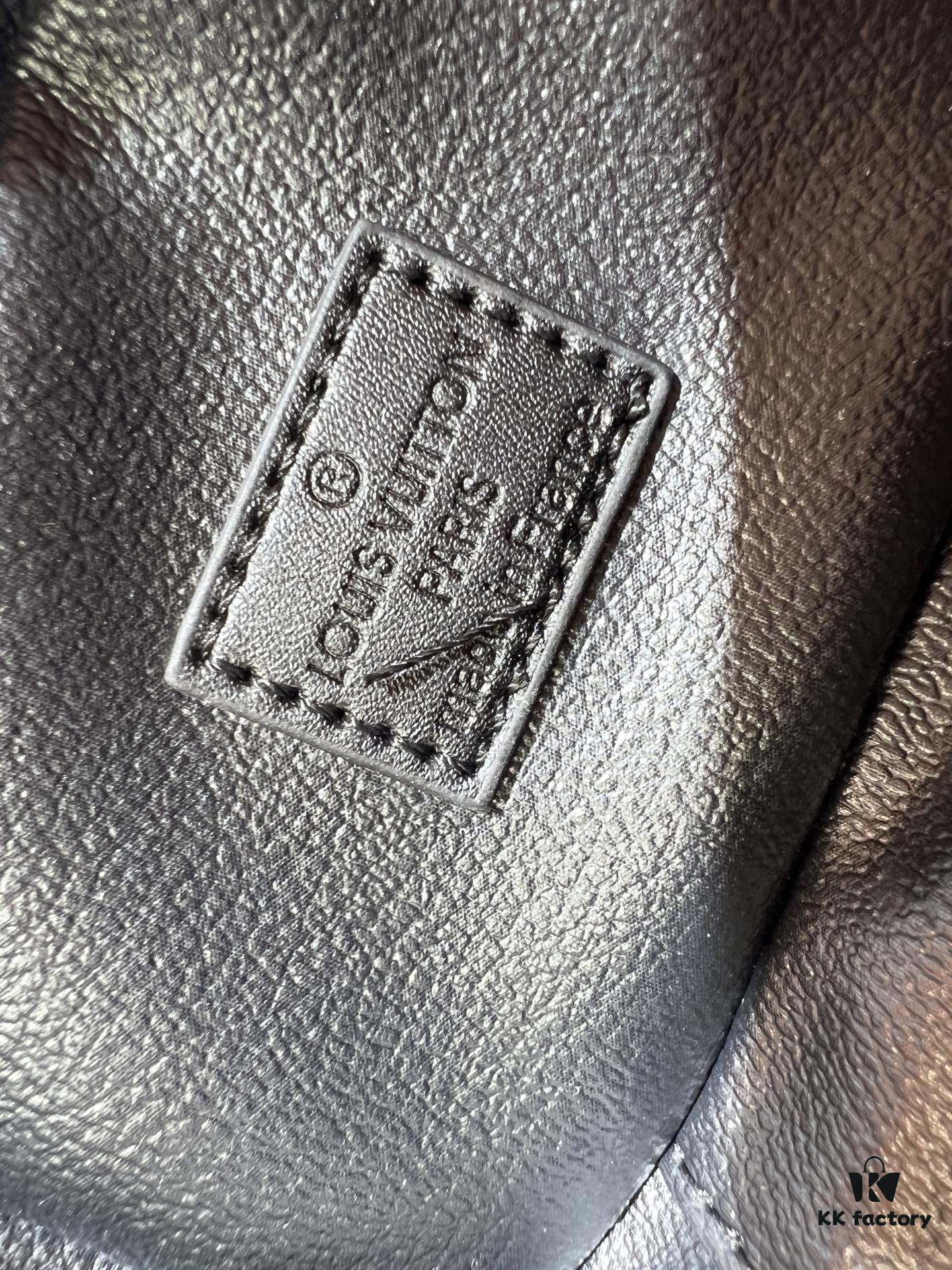 Upgraded Original M13747 M44495 M42265 M44936 M42263 LV Takashi Murakami Nice Mini Nano Cosmetic Pouch Featuring Monogram Print in 33 Vibrant Colors, 2025 LV x Takashi Murakami Collaboration White Tricolor and Black Tricolor Twelve-Section Series, Globally Popular Among Celebrities