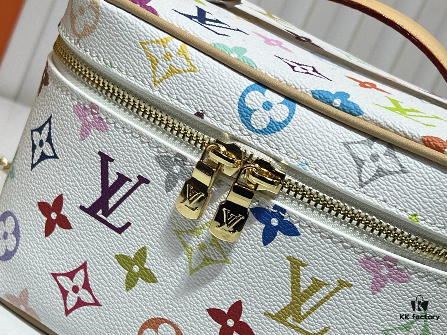 Upgraded Original M13747 M44495 M42265 M44936 M42263 LV Takashi Murakami Nice Mini Nano Cosmetic Pouch Featuring Monogram Print in 33 Vibrant Colors, 2025 LV x Takashi Murakami Collaboration White Tricolor and Black Tricolor Twelve-Section Series, Globally Popular Among Celebrities