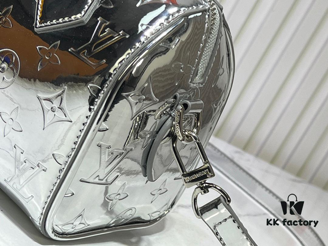 M11987 M58953 Silver Speedy Bandoulière 20 Handbag from LV Ski Collection