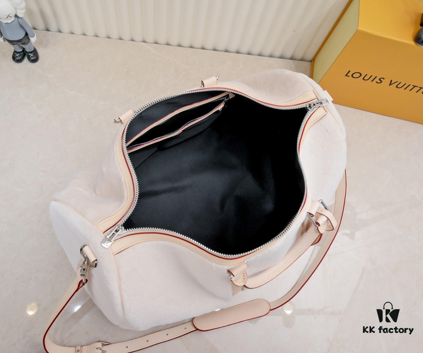 Exclusive Real Photo - Upgraded Version‼️ M23108 Puffy Shearling Keepall Bandoulière 50