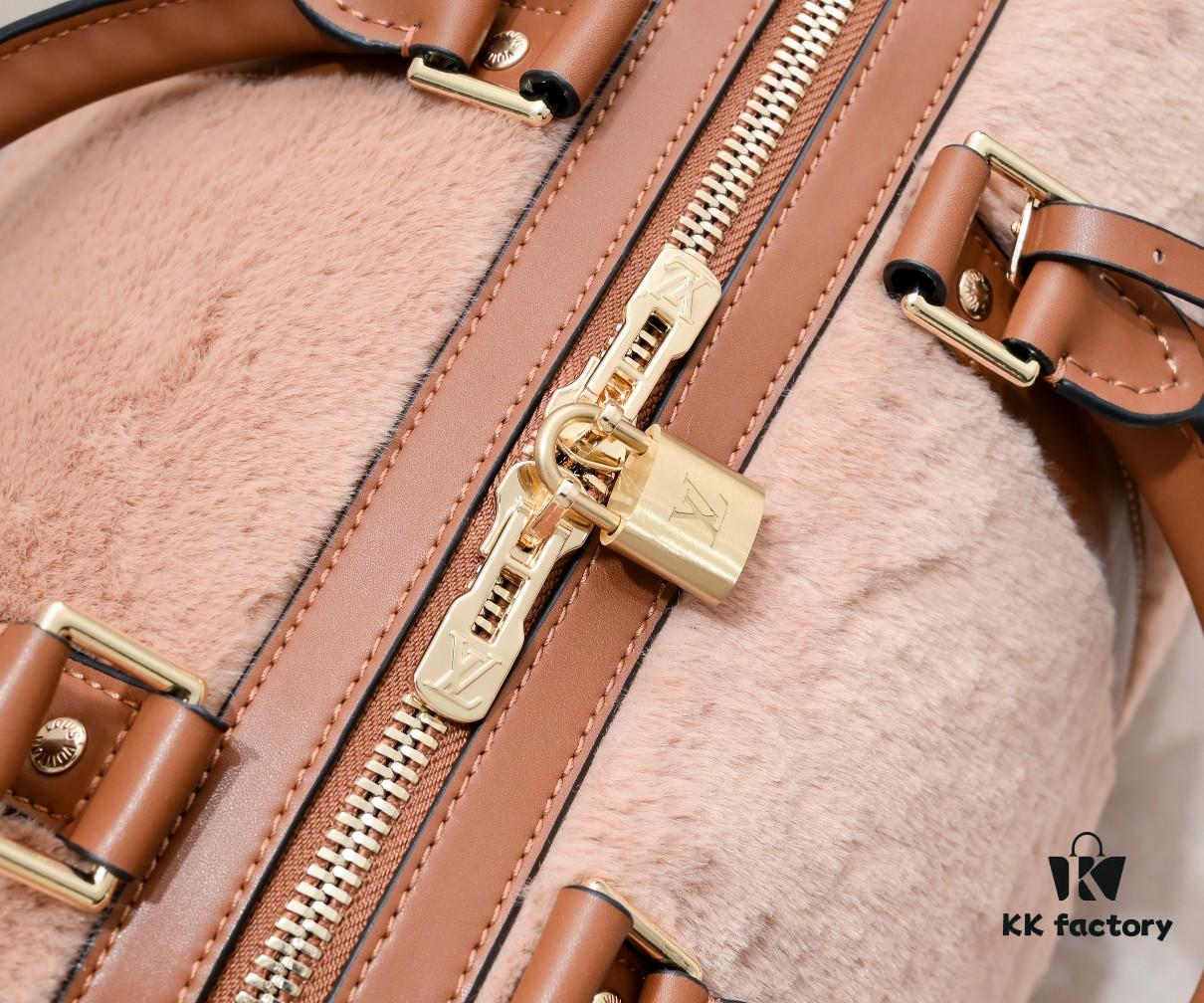 Exclusive Real Shot - Upgraded Version ‼️ M23108 Puffy Shearling Keepall Bandoulière 50