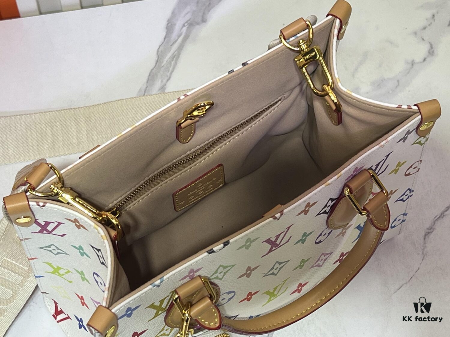 M45659 M46373🔥Lv & Murakami🐼 White Tri-color OnTheGo PM New Version