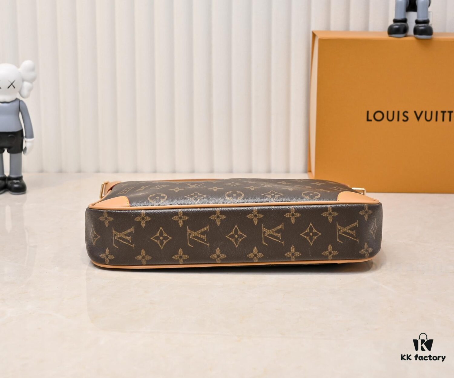 Upgraded Original M14196 Monogram Unisex 2025 Early Spring Soft Leather Series Horn Hobo Bag