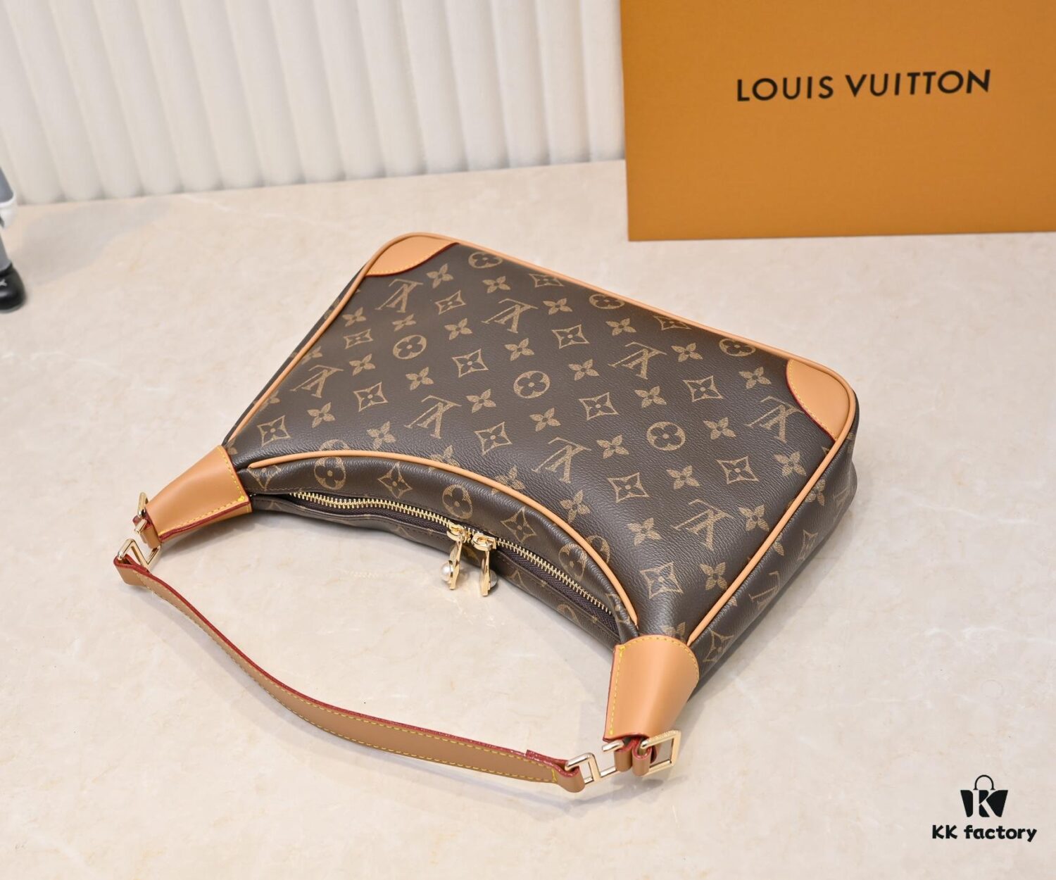 Upgraded Original M14196 Monogram Unisex 2025 Early Spring Soft Leather Series Horn Hobo Bag