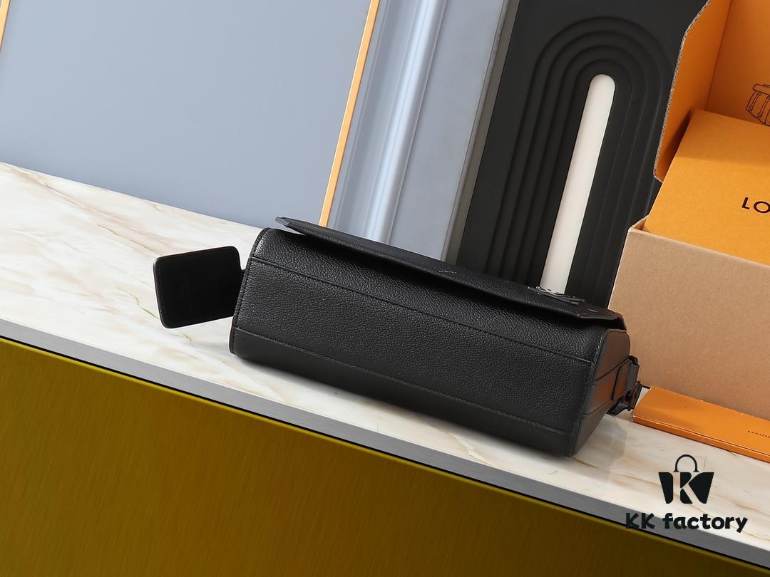 Upgraded Original Takeoff Small Aer Messenger Bag in Black and Military Green